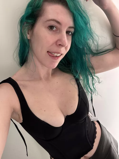 No makeup cleavage