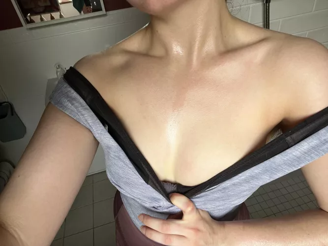 Post 10k sweaty cleavage 