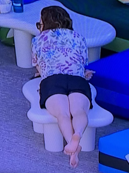 Quin ready for big brother to climb on