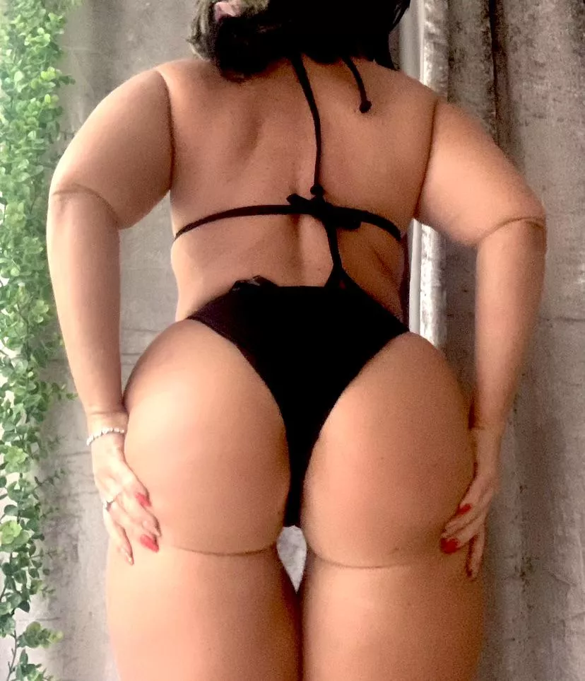 Spreading my ass for you…