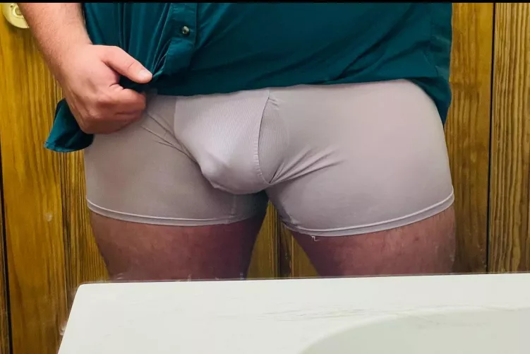 Who else takes work selfies? 😝