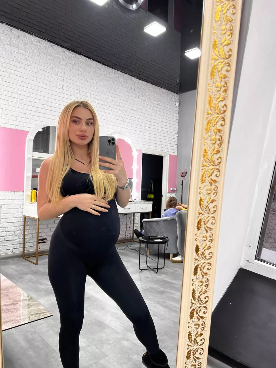 Anyone wanna see my pregnant belly??