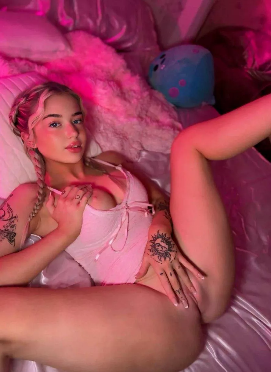 Come closer and taste my pussy