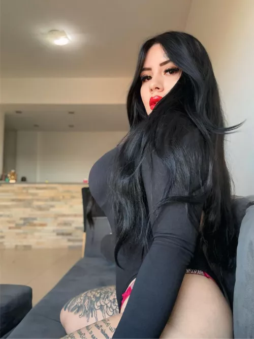 Do you like my hair in black? comment