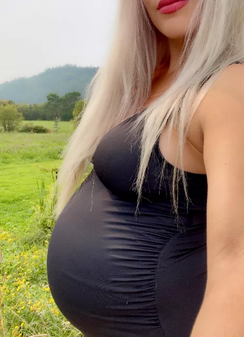 Do you like my pregnant body ? 😋🩷