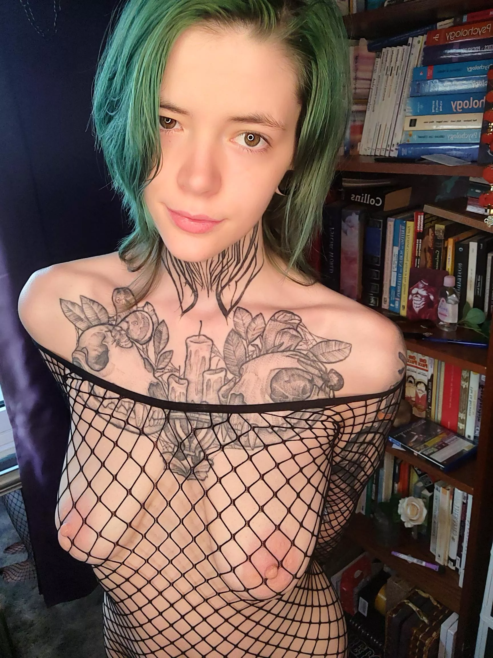 fishnets always feel so good