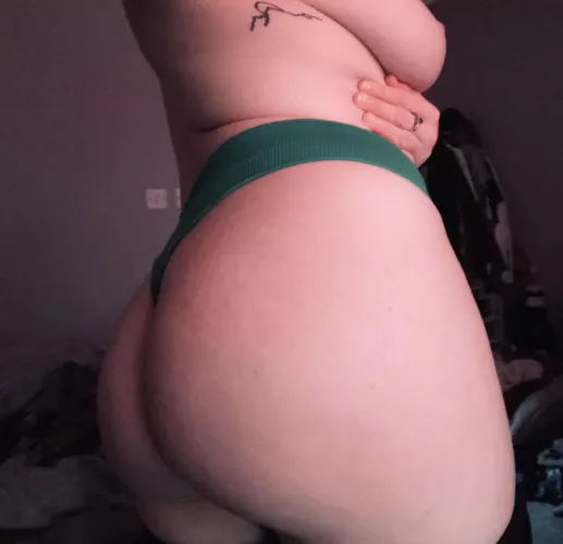 Happy “Hump” Day - from me and my juicy booty 