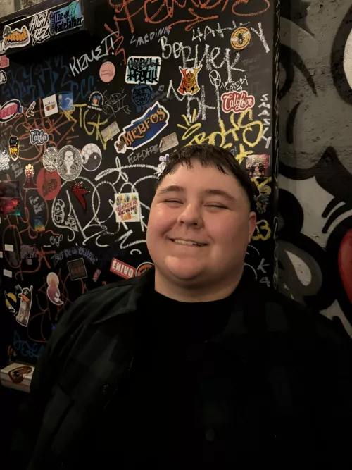 Hit me for that creamy dyke pussy<3<3