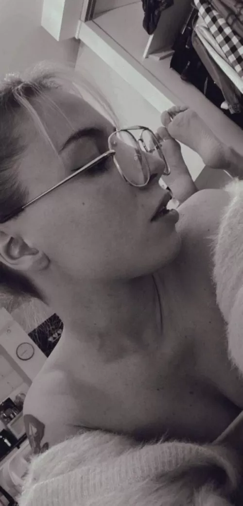 I got my vibrator in my ass and it is driving me fucking crazy