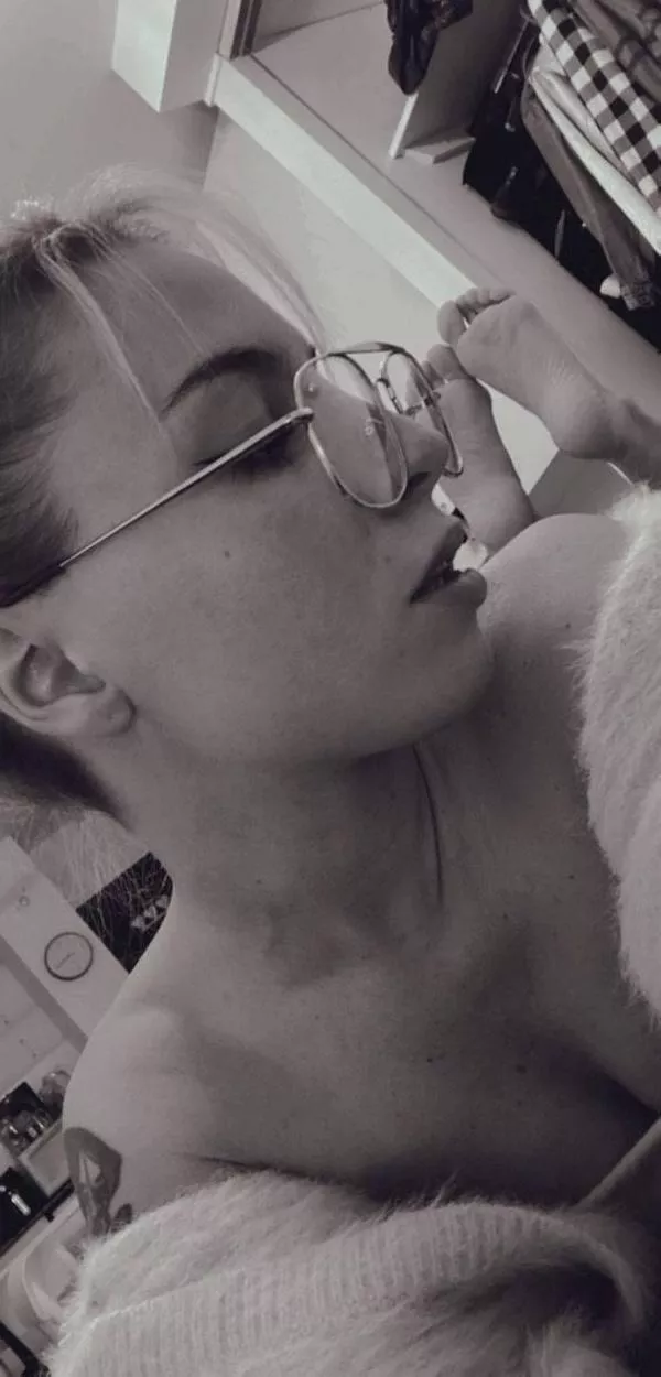 I got my vibrator in my ass and it is driving me fucking crazy