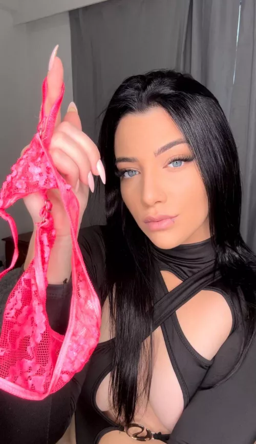 I think pink would look good on you, shall we try? 