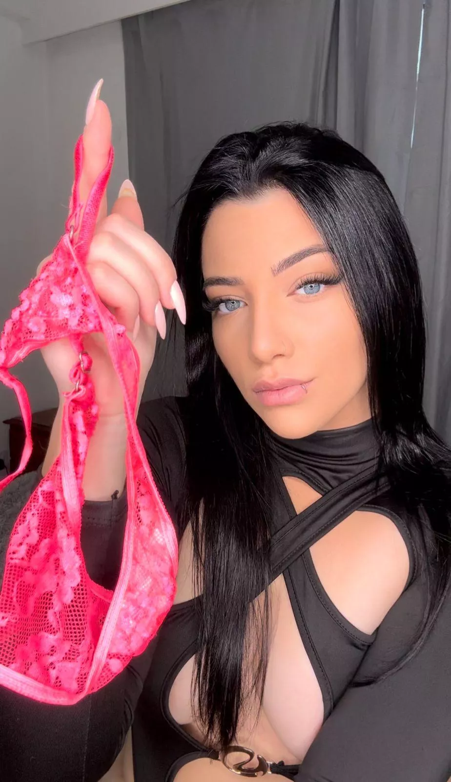 I think pink would look good on you, shall we try? 