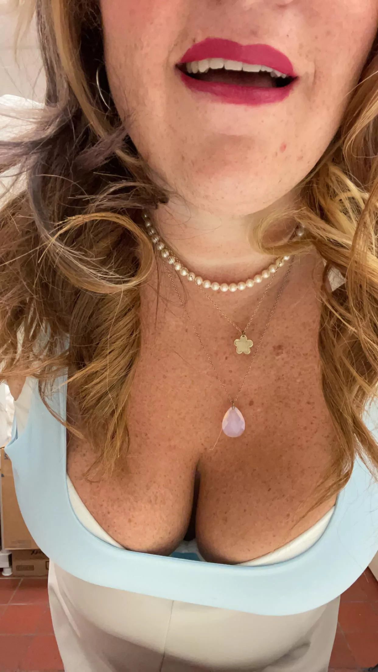 I’m late for my meeting. 