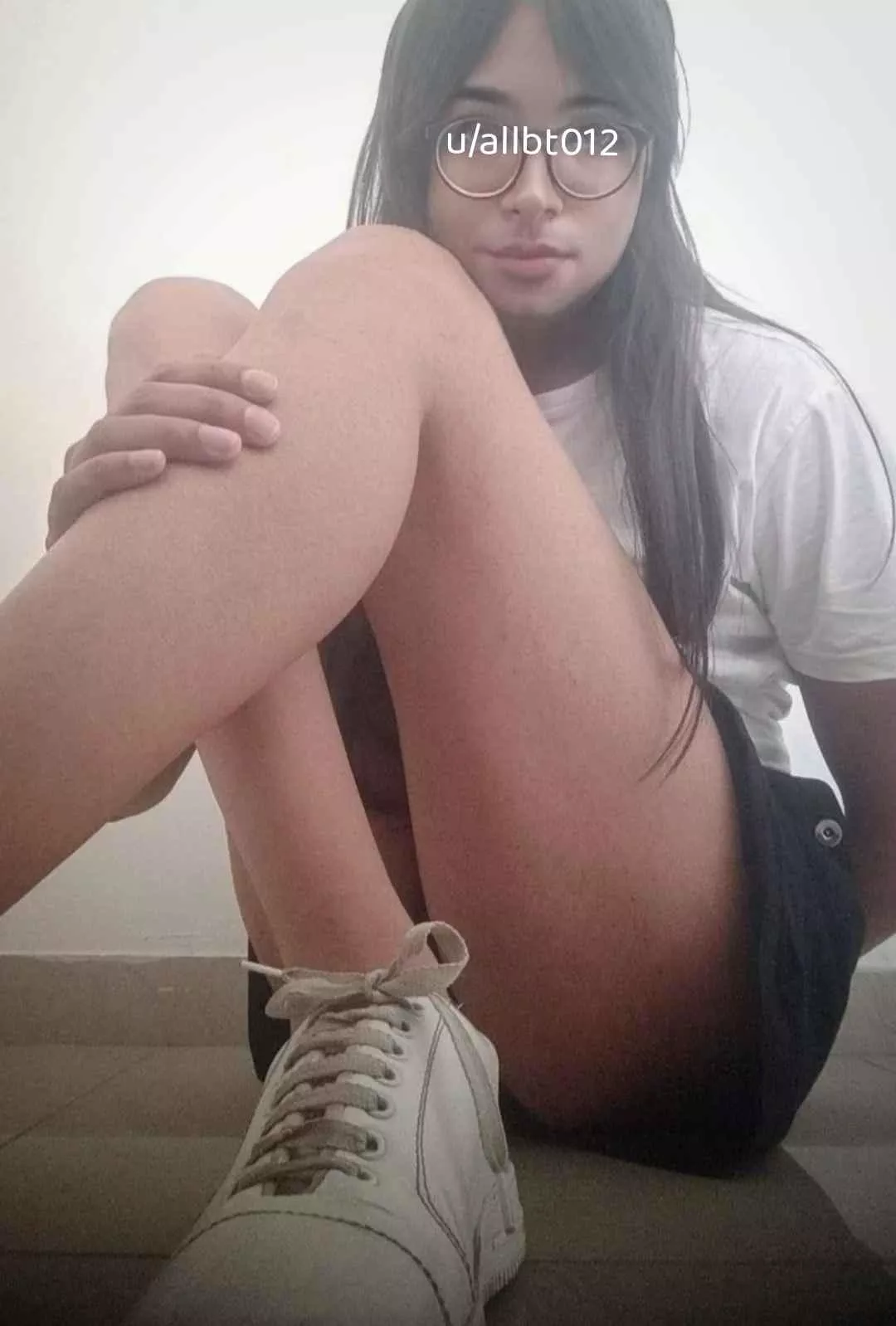 Love how my legs look in a skirt ♥️