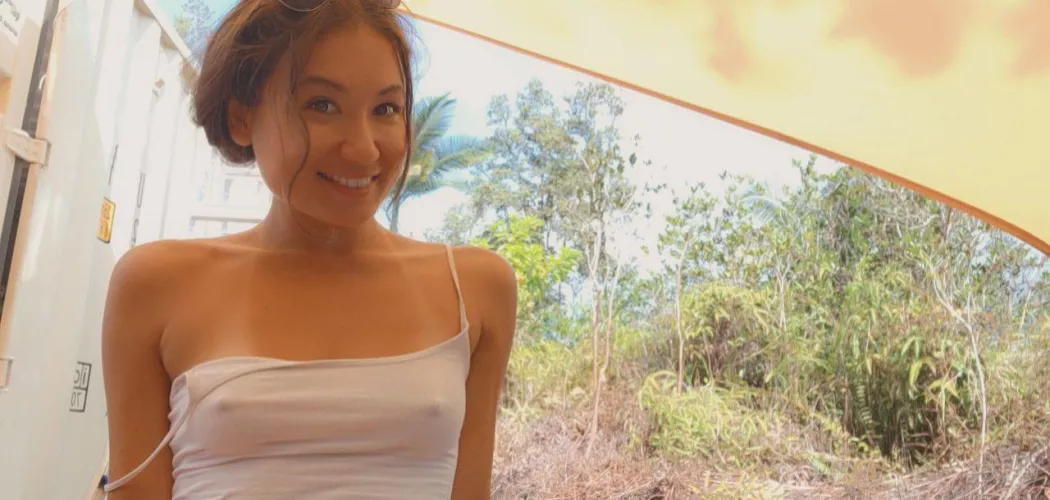 No bra, no problem 😉