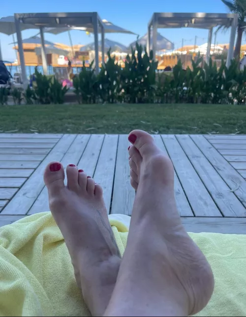 Sunning the toes 