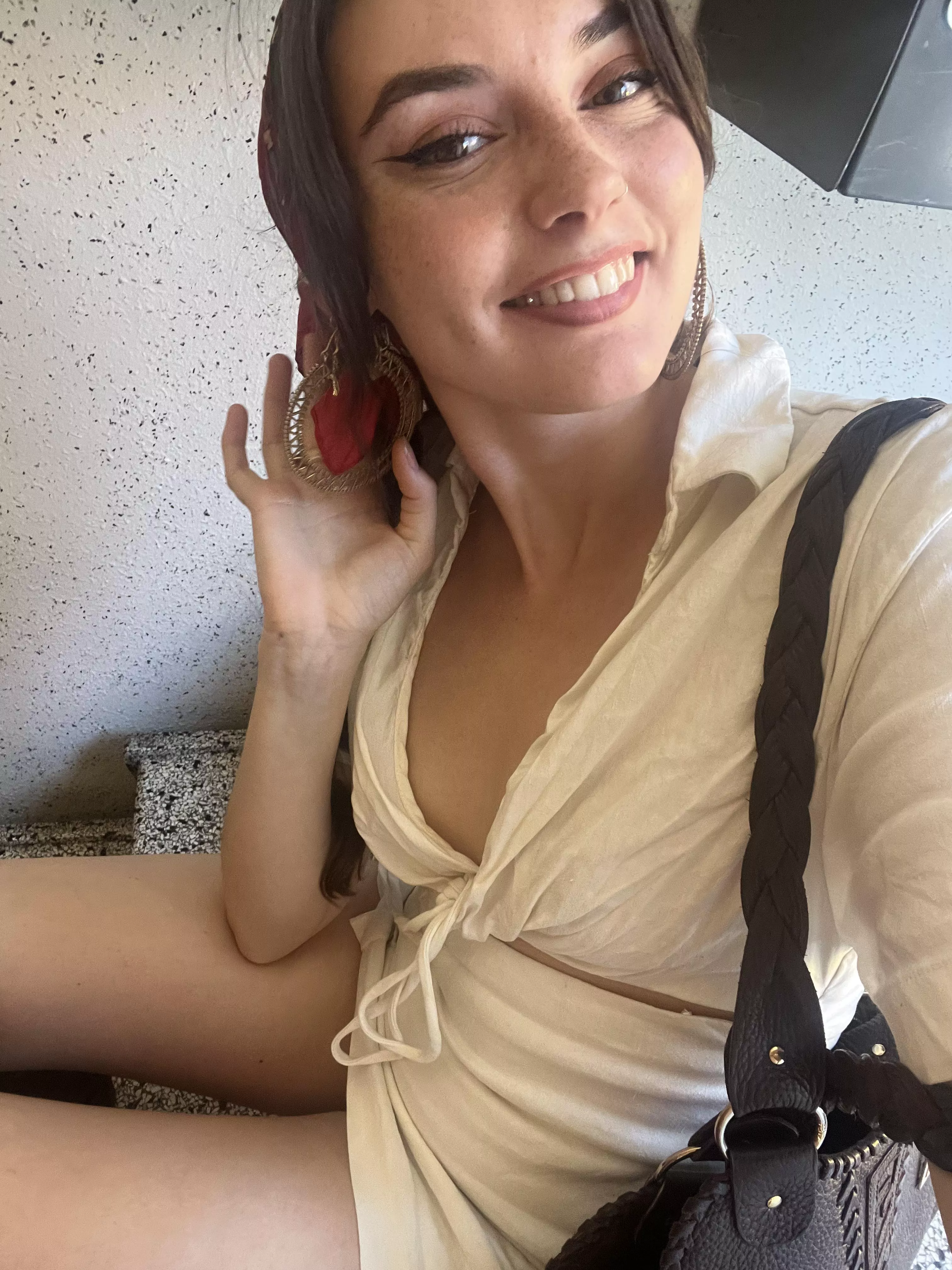 Waiting for my friend selfie ;)