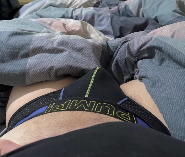 Chilling in bed on my day off, wish someone was in here with me 😕