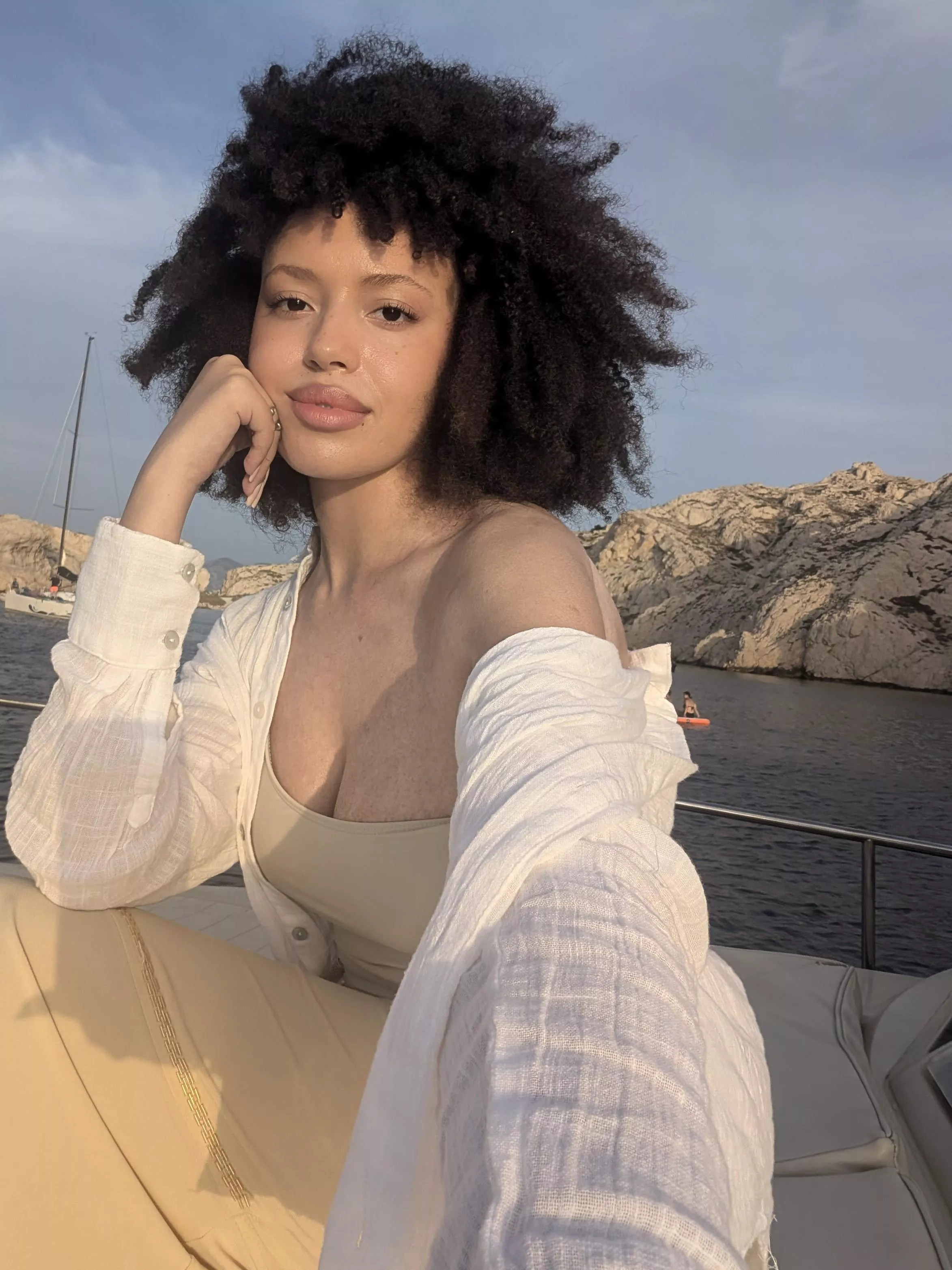 I hope guys find me curvy despite being small