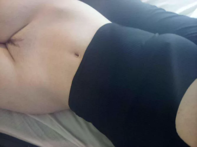 In bed and horny, any takers? 🖤 (f)