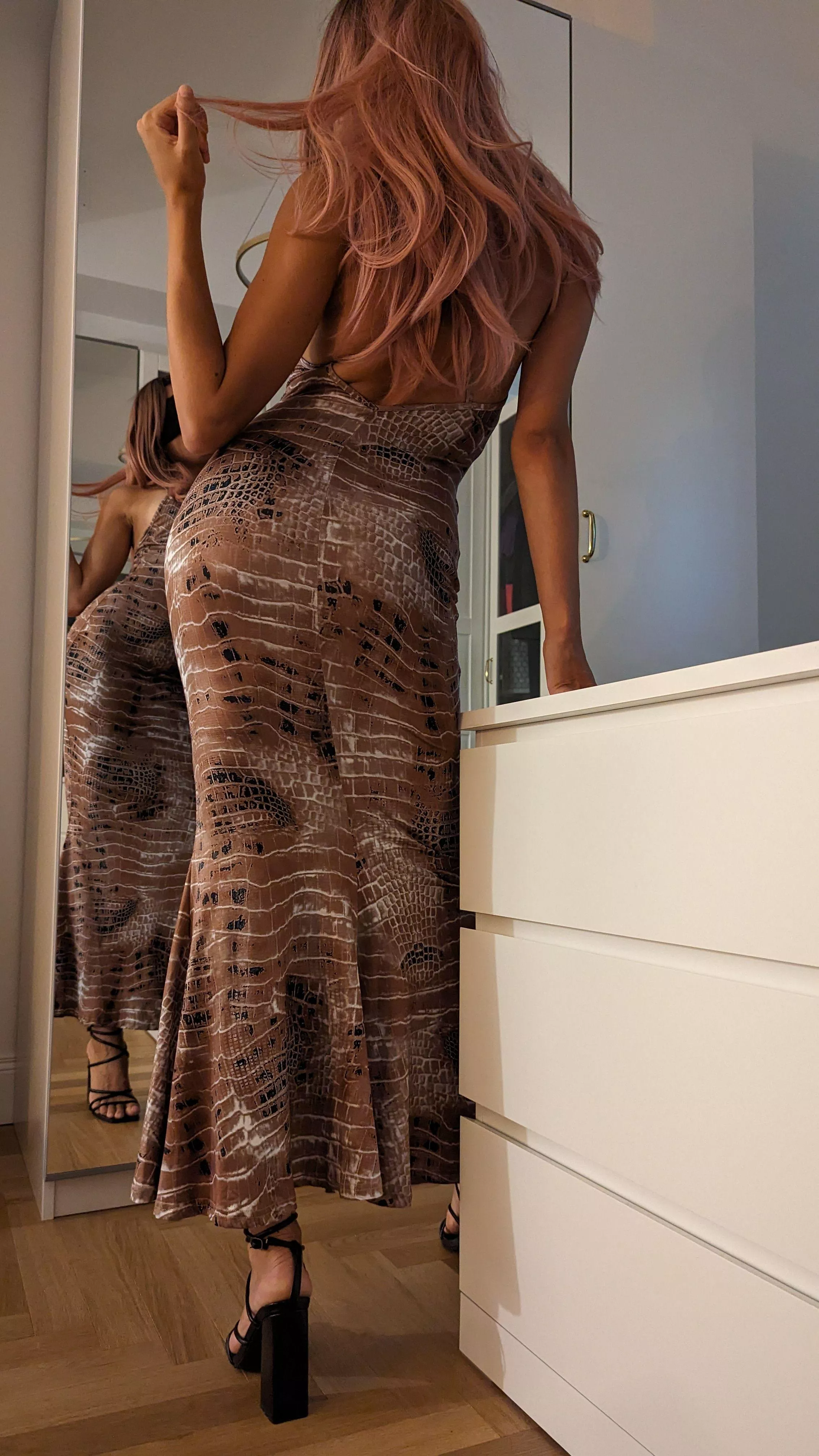 Long dresses are sexy, agree?