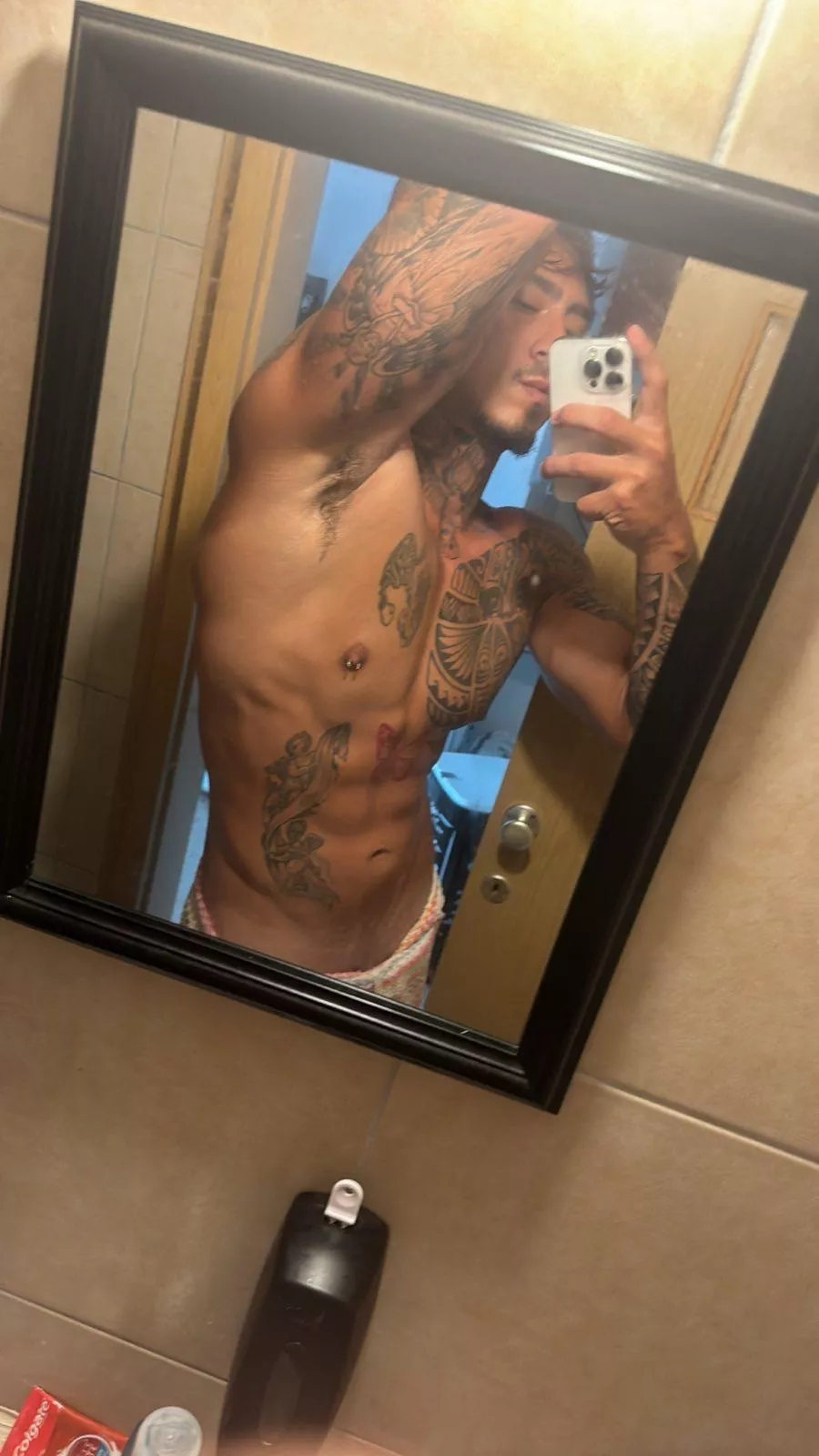 Put your face there, boy.