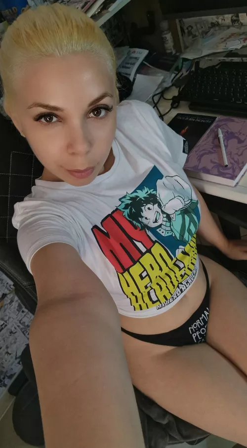 She's a 10 but hasn't watched Naruto. What is she?