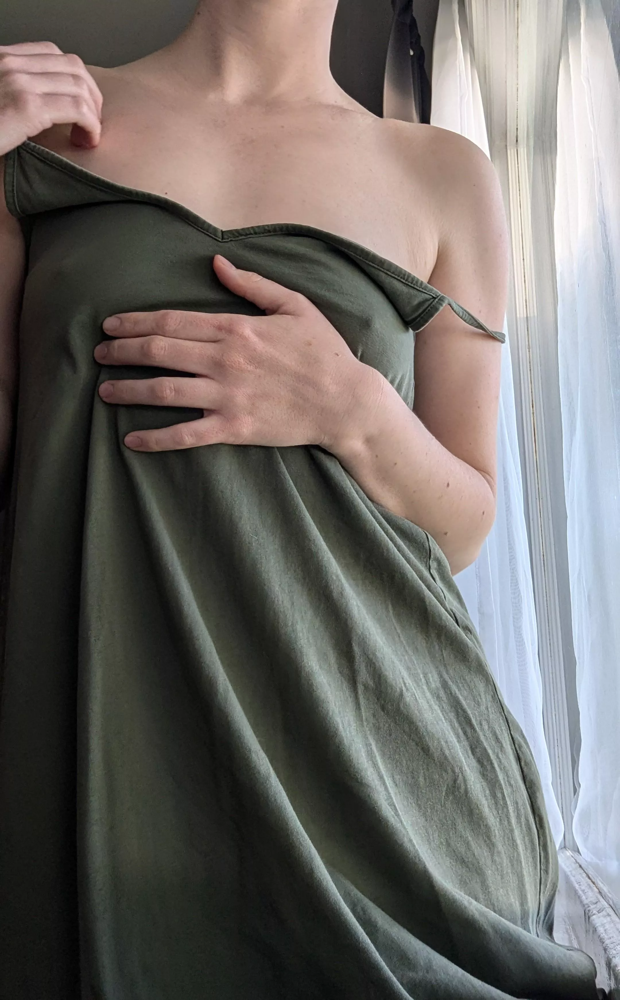 Soft skin and loose dresses [F]