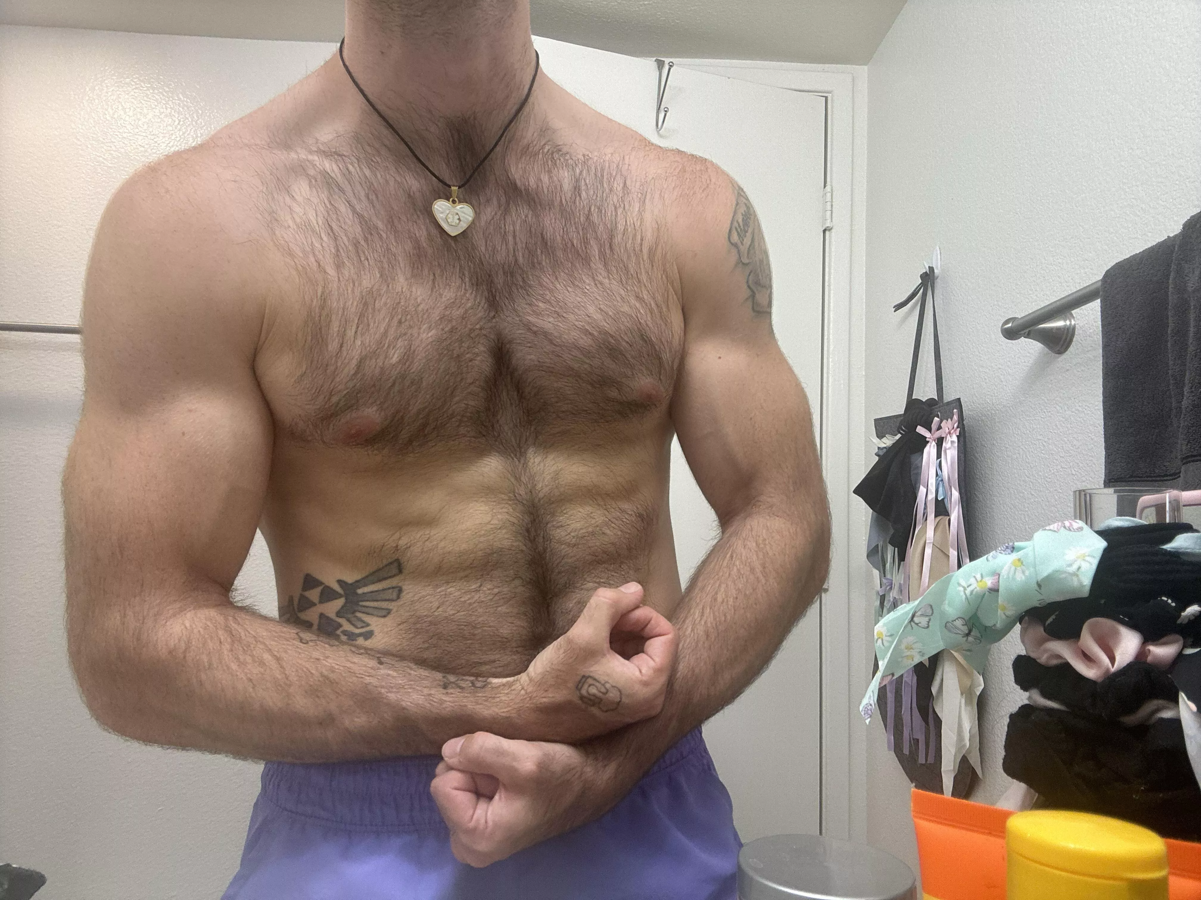 Solid chest/shoulder day💪😈