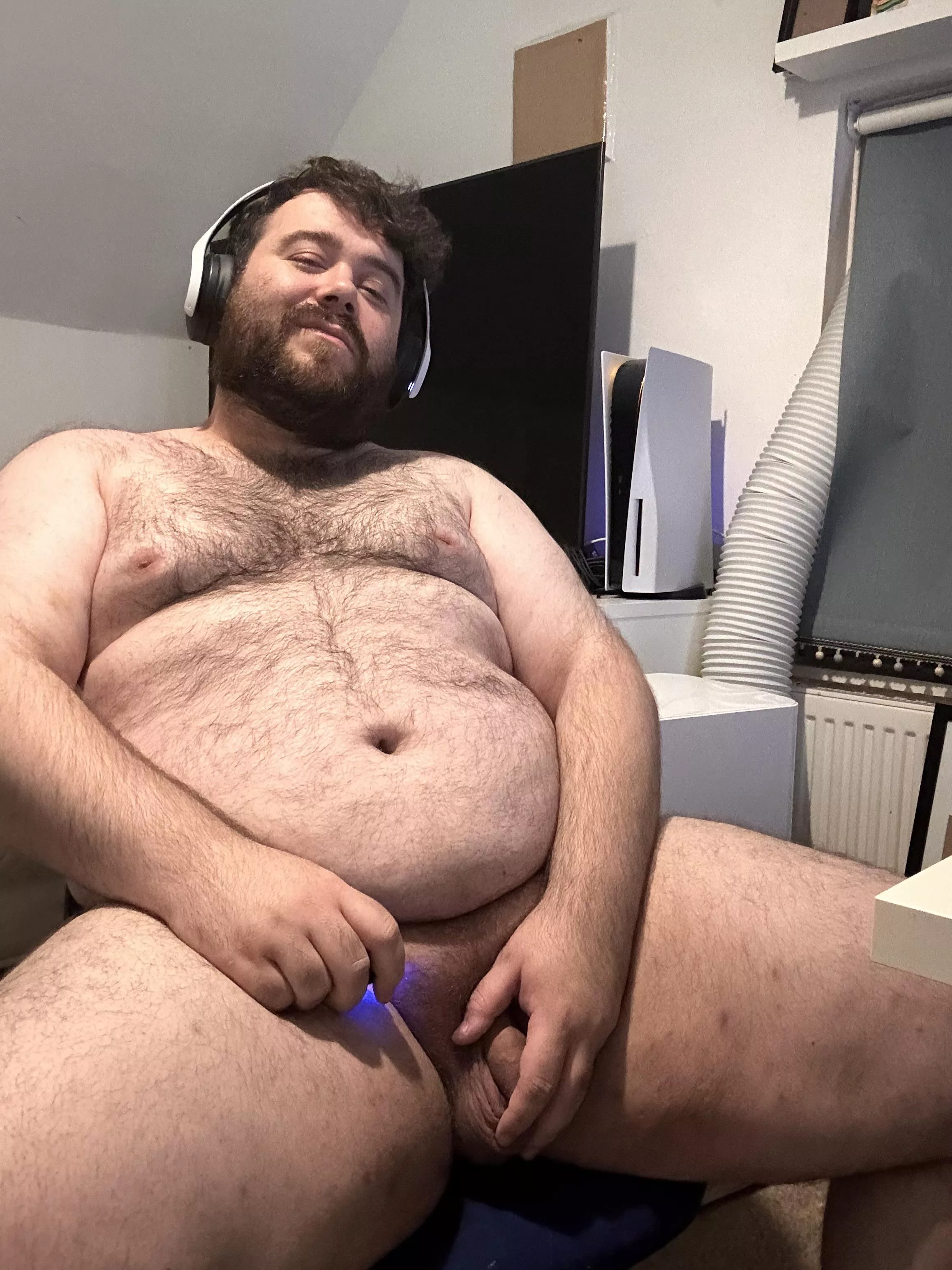 There’s space for you between the legs 🐻 🇬🇧 