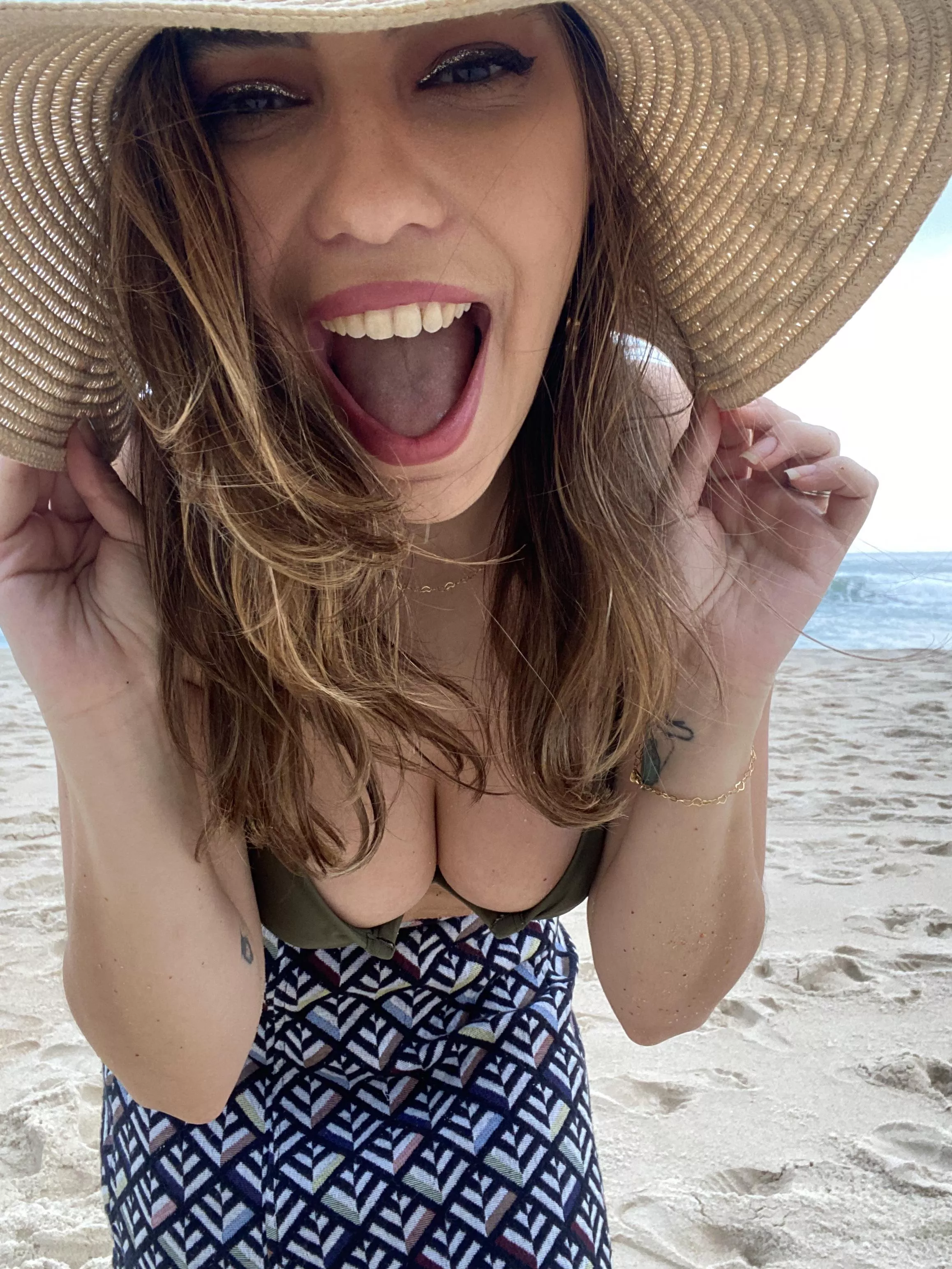 What do you say to a lonely girl who plays all by herself? 