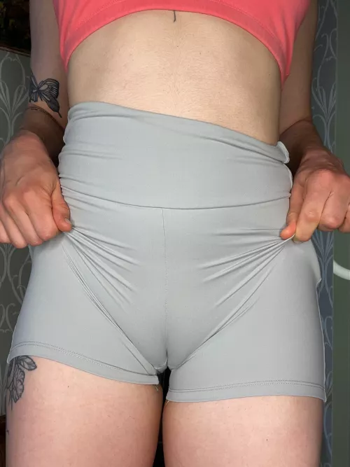 A real fat pussy will show itself under anything
