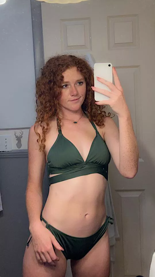 Do you think green is a good color on me? 