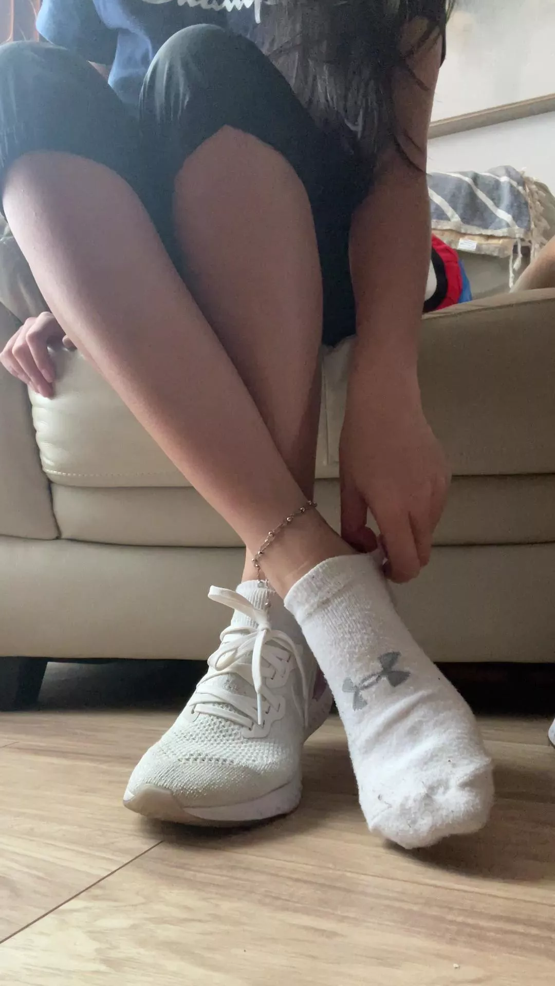 Get closer 💜 I want you to smell my sweaty socks 😘 [Selling][US]