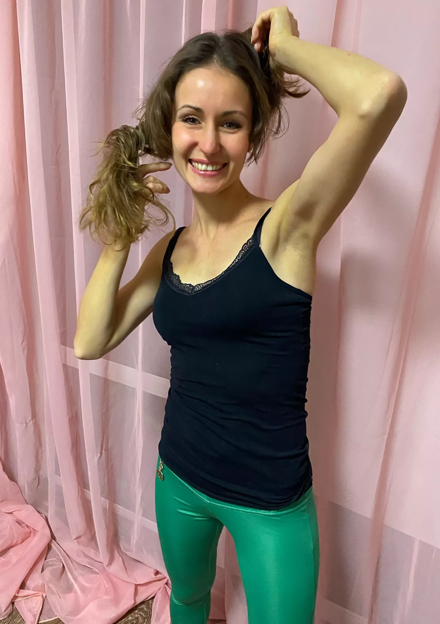 I don't really like green but these leggings fit just great.