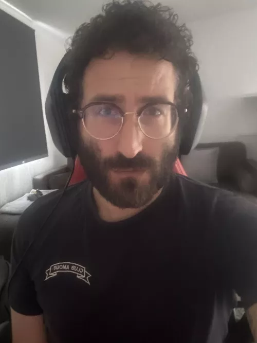 London based gamer. Need friends.