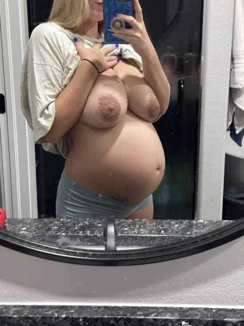 My bump is super sore today. Who going to come give me a belly rub? 🥺 (24 weeks preggo)