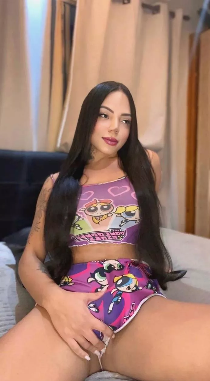 shes a 10 but shes packing 7 inches.. what is she?