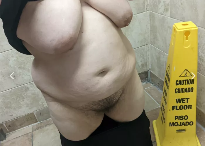 Wet floor, wet pussy 