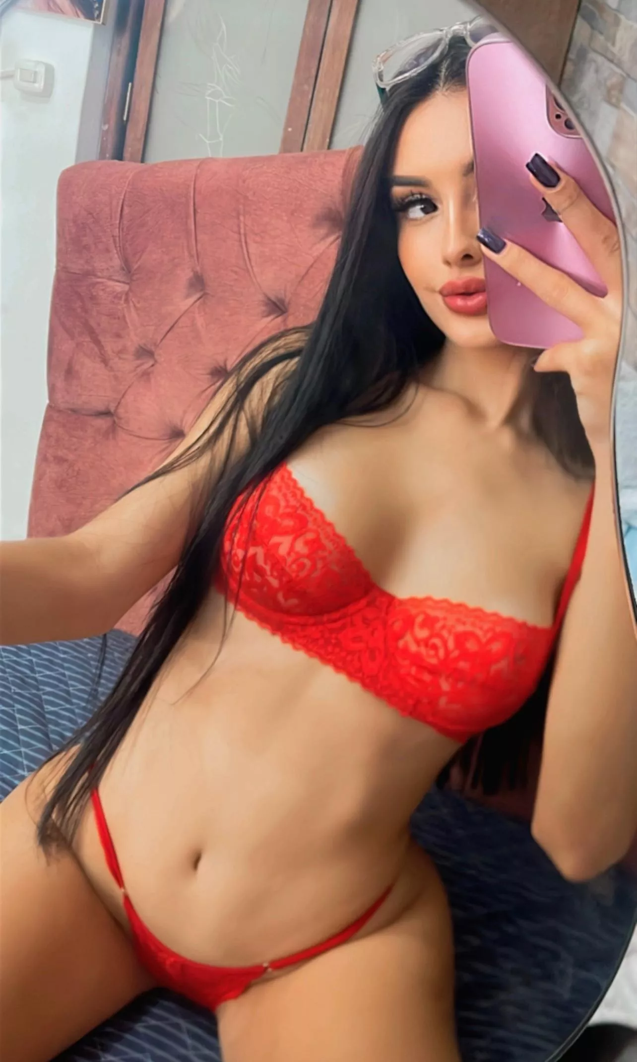 Your face will have fun between my legs [f]