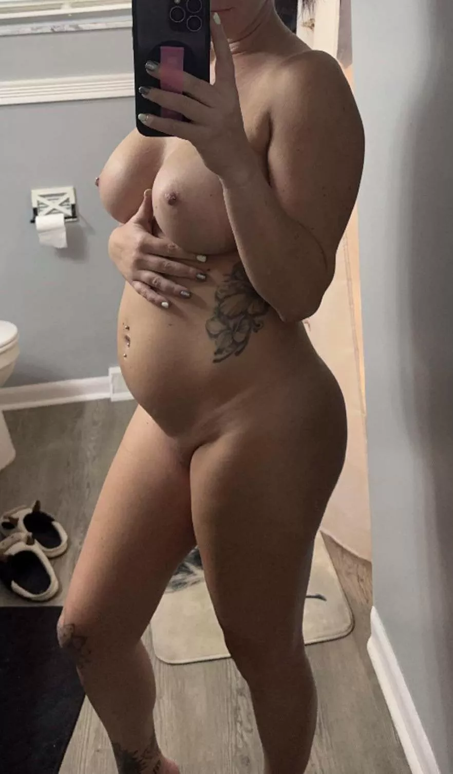 Baby bump is growing 😍