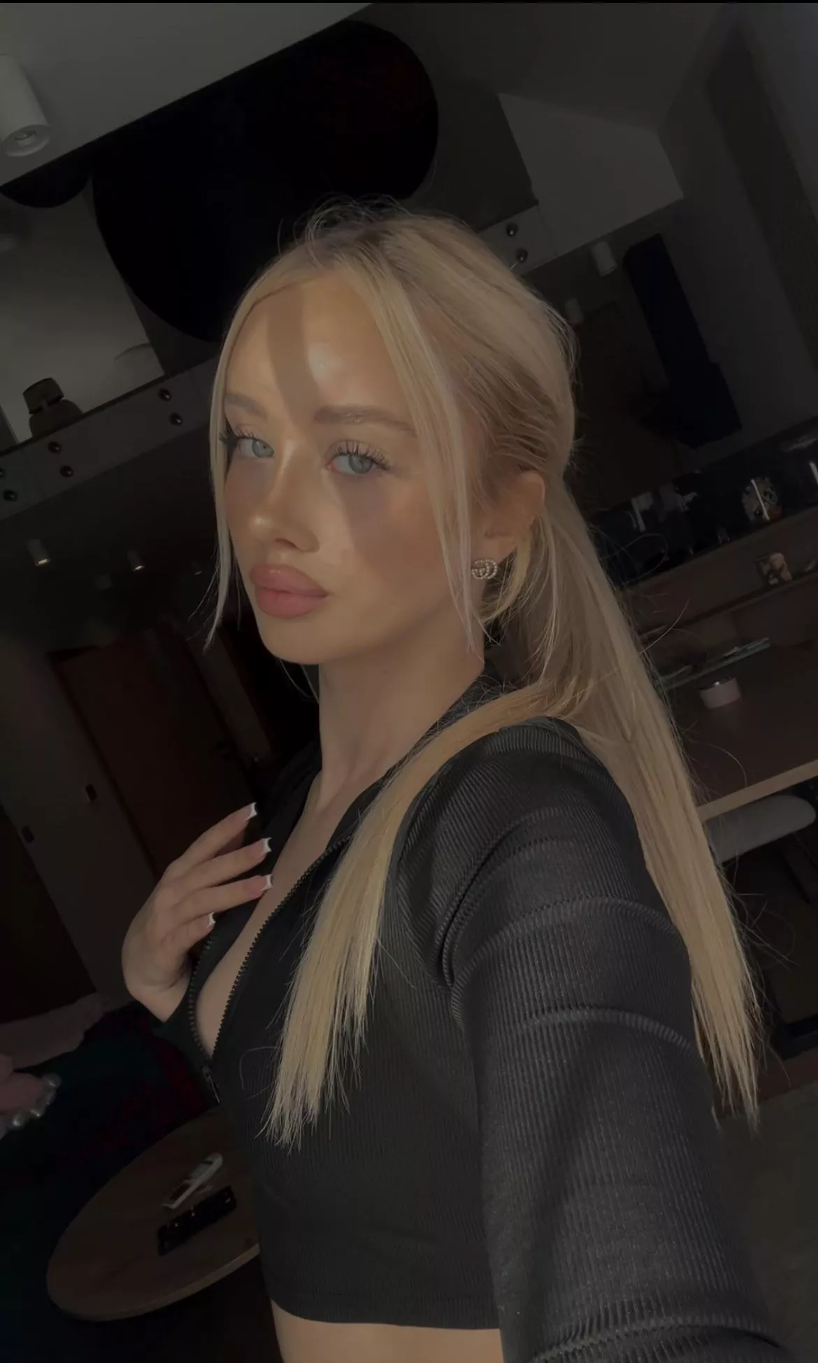 Can I be classy and hot in the same time?