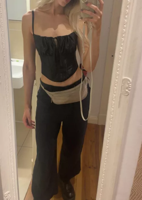 Friday night’s outfit 🖤