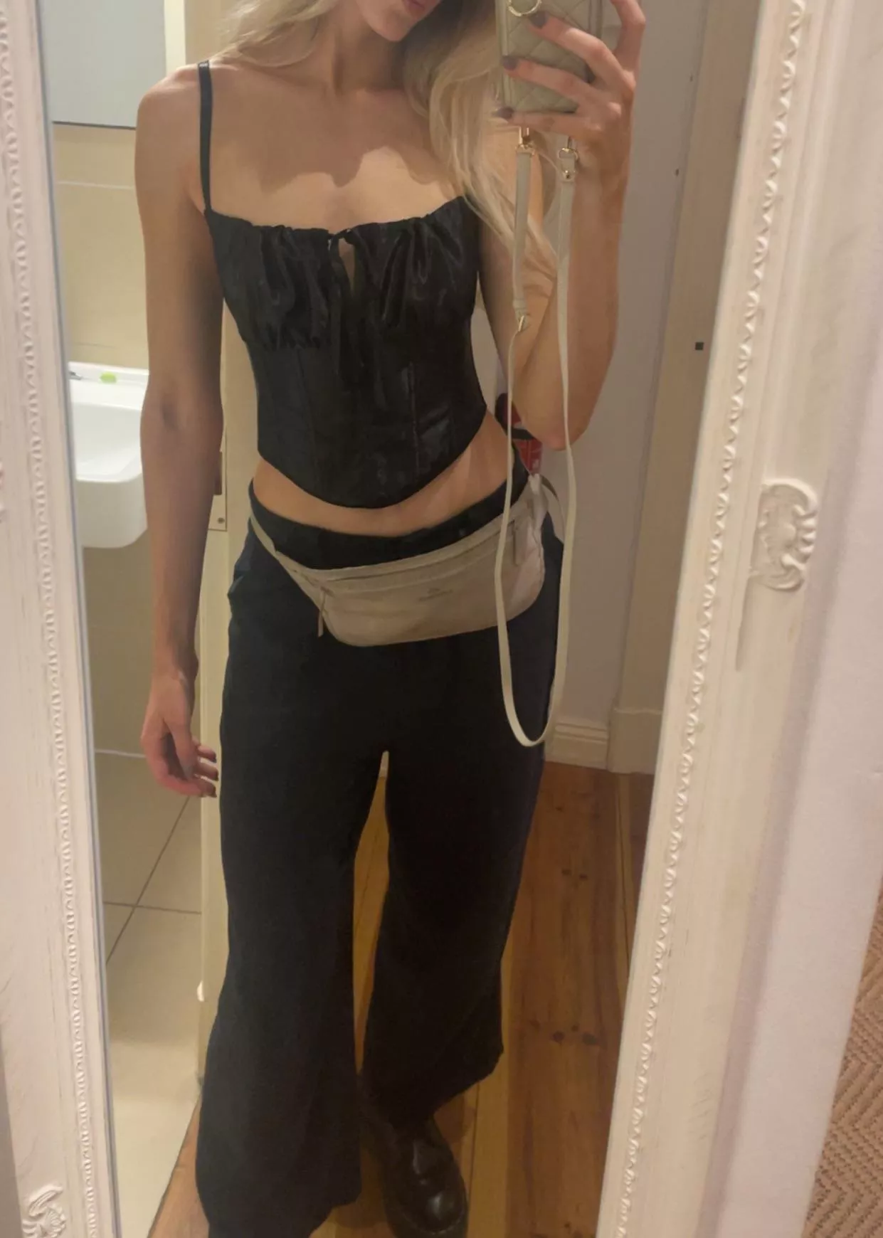 Friday night’s outfit 🖤