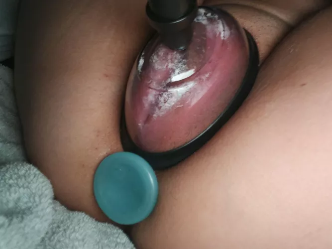 I can feel my asshole pulsing around my plug 😋 [f]