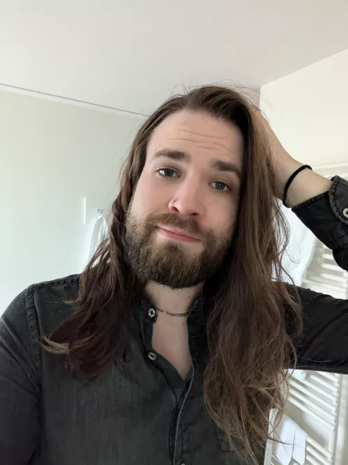 Looking for some people to play Dbd or Overwatch. Or just people to chat with 