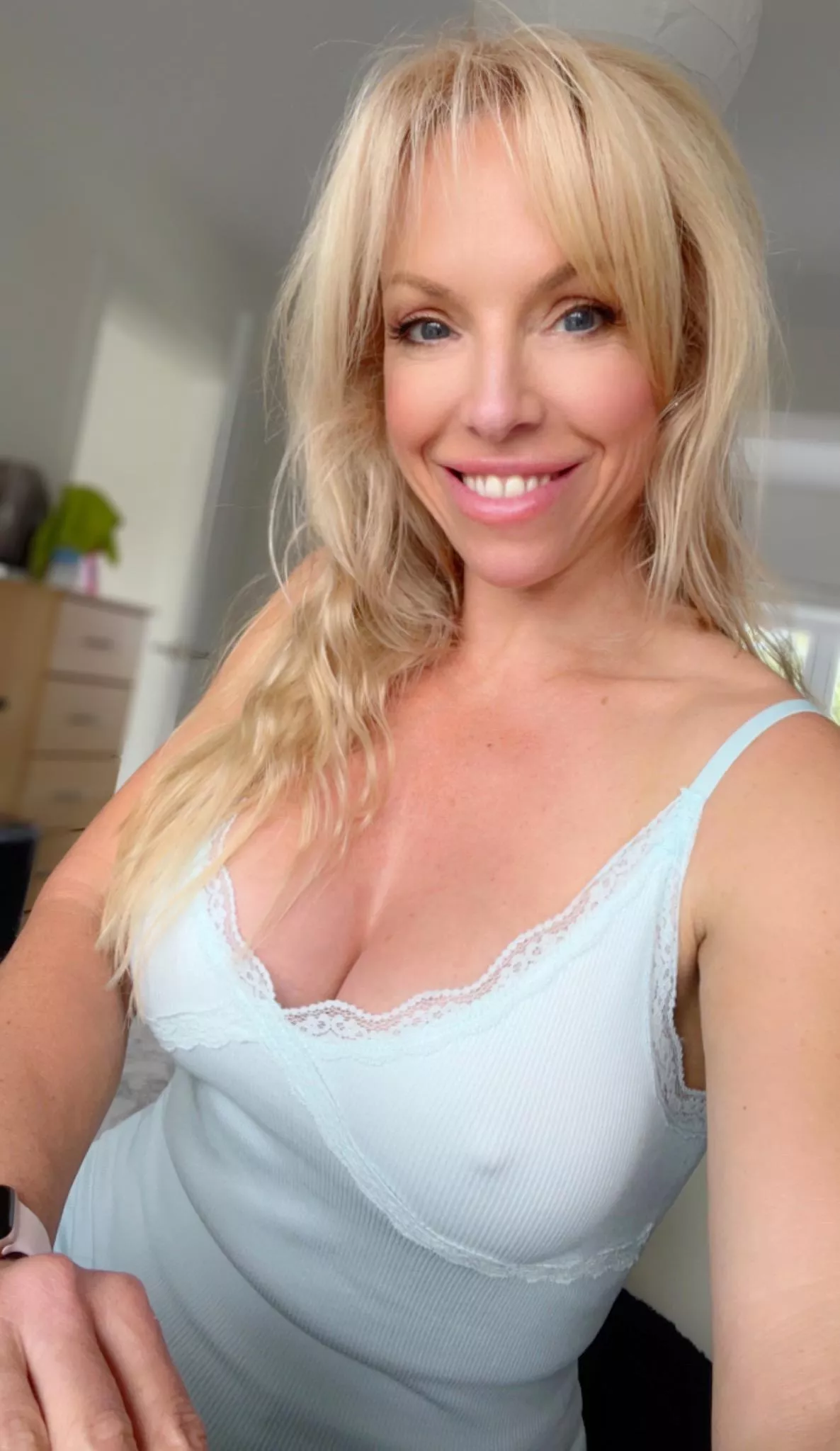 my weekend always starts by taking some good selfies