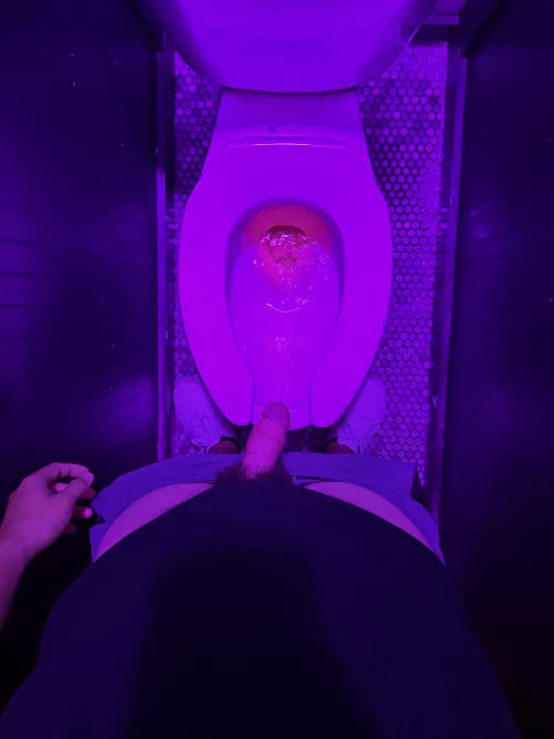 Watch me piss 