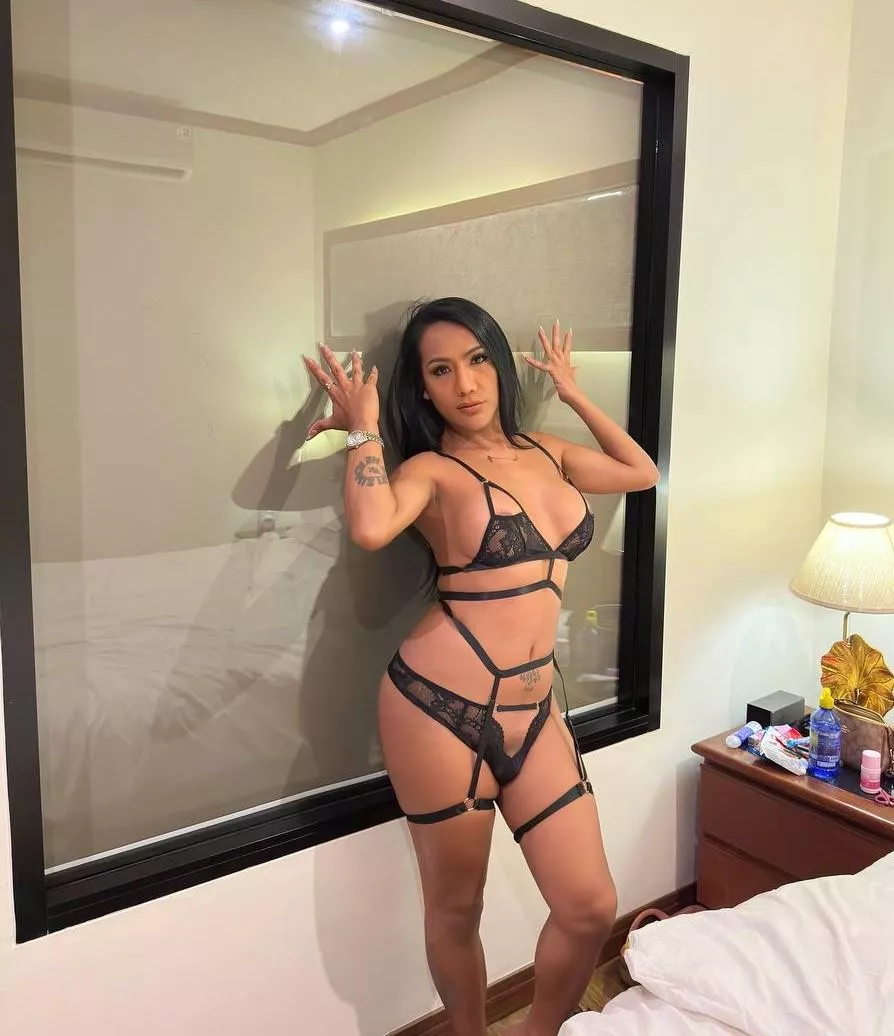 Who wants to get on their knees and please me?