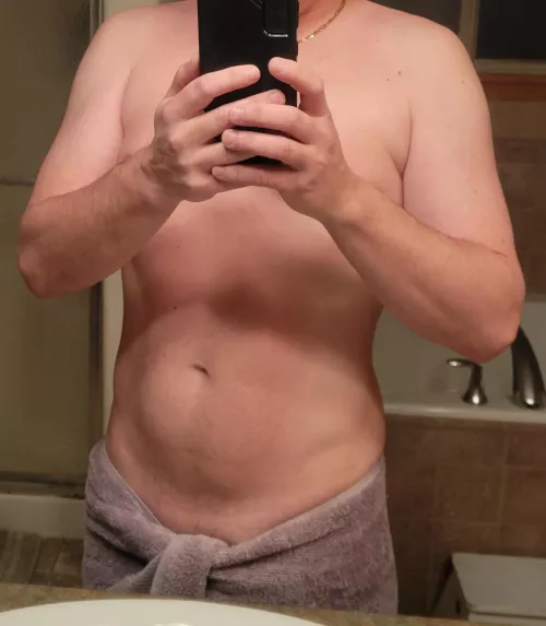 Who wants to see under daddy's [47] towel? 